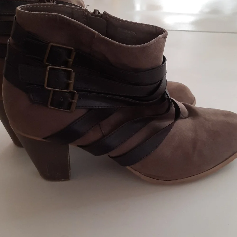 Ankle Shoes (Boots) - Size 10 (XL) - Picture 7 of 11